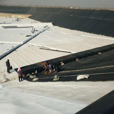 Nehir Dolgu Eğim Savunması İçin Delinmeye Dayanıklı Kısa Elyaf Dokuma Olmayan Geotekstil Koruma Matı