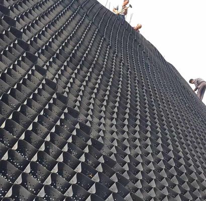 Kaynak alanı 330mm HDPE Geocell, pürüzsüz dokulu veya bal kovanı tipi yüzey ile GB standardını karşılamaktadır. Yerin takviye uygulamaları için idealdir