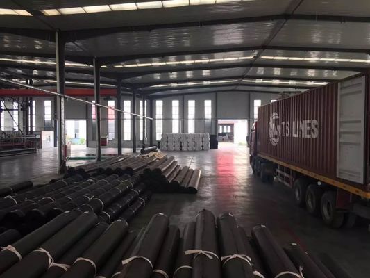 Sürdürülebilir karides yetiştiriciliği uygulamalarına ve çevre korumasına odaklanan pürüzsüz yüzeyli beyaz karides havuzu tesisleri