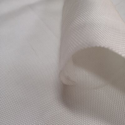 Genişliği 5.2m Yüksek germe dayanıklılığı, yüzde 10'luk uzatma ile ağır yük taşıma ve mekanik kullanımlar için uygundur