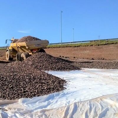 Yüksek Sertlik Yüksek Güçlü Evcil hayvan poliester malzemesi Filament Dikiş Geotextile Kumaş Tünel Toprak Temel Güçlendirme için