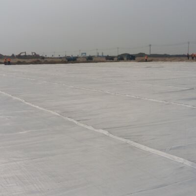 Yüksek Sertlik Yüksek Güçlü Evcil hayvan poliester malzemesi Filament Dikiş Geotextile Kumaş Tünel Toprak Temel Güçlendirme için