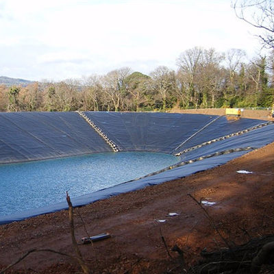 Oksijen İndeksi≥%30 Yüksek Yoğunluklu Polietilen (HDPE) Jeozar Siyah Beyaz Mavi Yeşil Gri Kırmızı Sarı Dayanıklı Esnek Su Geçirmez Astar Malzemesi