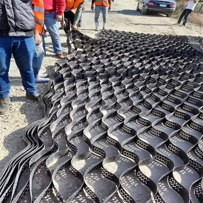 Kaynak alanı 330mm HDPE Geocell, pürüzsüz dokulu veya bal kovanı tipi yüzey ile GB standardını karşılamaktadır. Yerin takviye uygulamaları için idealdir
